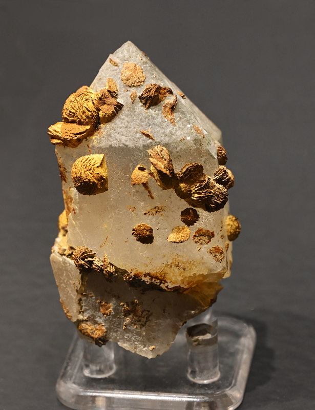 Bergkristall mit Ankerit| H: 5 cm; F: Lauteraar BE; Sammlung: Mario Reichen