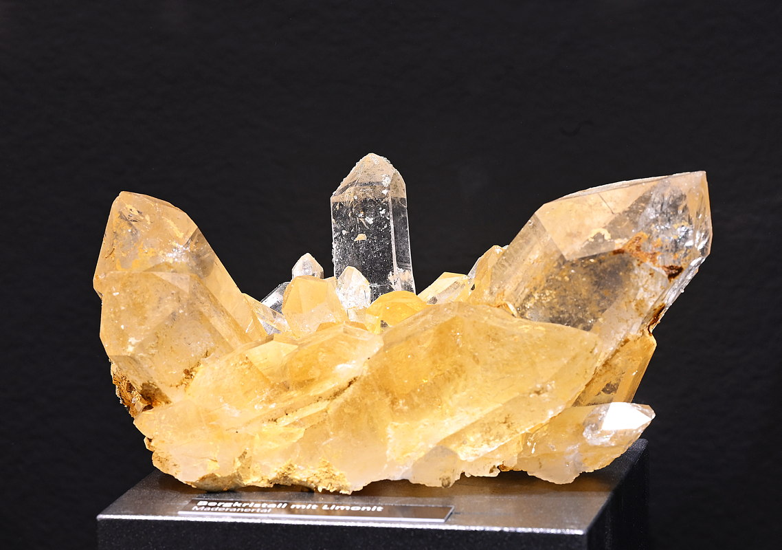 Bergkristall mit Limonit| B: 9 cm; F: Maderanertal UR; Sammlung: Jonas Fedier, Andreas Fedier