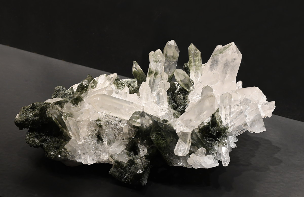 Bergkristall mit Chlorit| B: 16 cm; F: Maderanertal UR; Sammlung: Jonas Fedier, Andreas Fedier