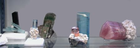 Aquamarine, Turmaline| Höhe der grössten Kristalle: ca. 12 cm, Fundort: Pakistan;