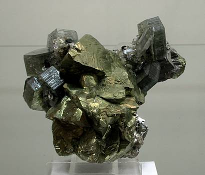 Chalcopyrit, Fluorapatit, Arsenopyrit, Estalerit, Muskovit| B: 9 cm; Fundort: Panasquaira, Portugal;