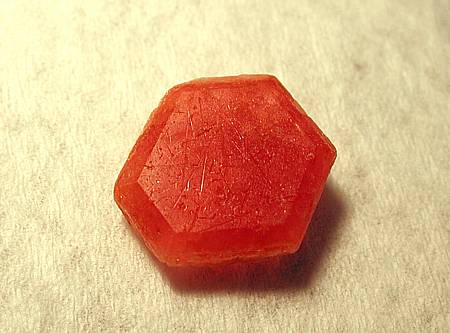 Roter Beryll (Morganit ?)| B: 1.6 cm; Neufund ev. neues Mineral. Fundort: Ambatovita,Fianarantsoa, Madagaskar;